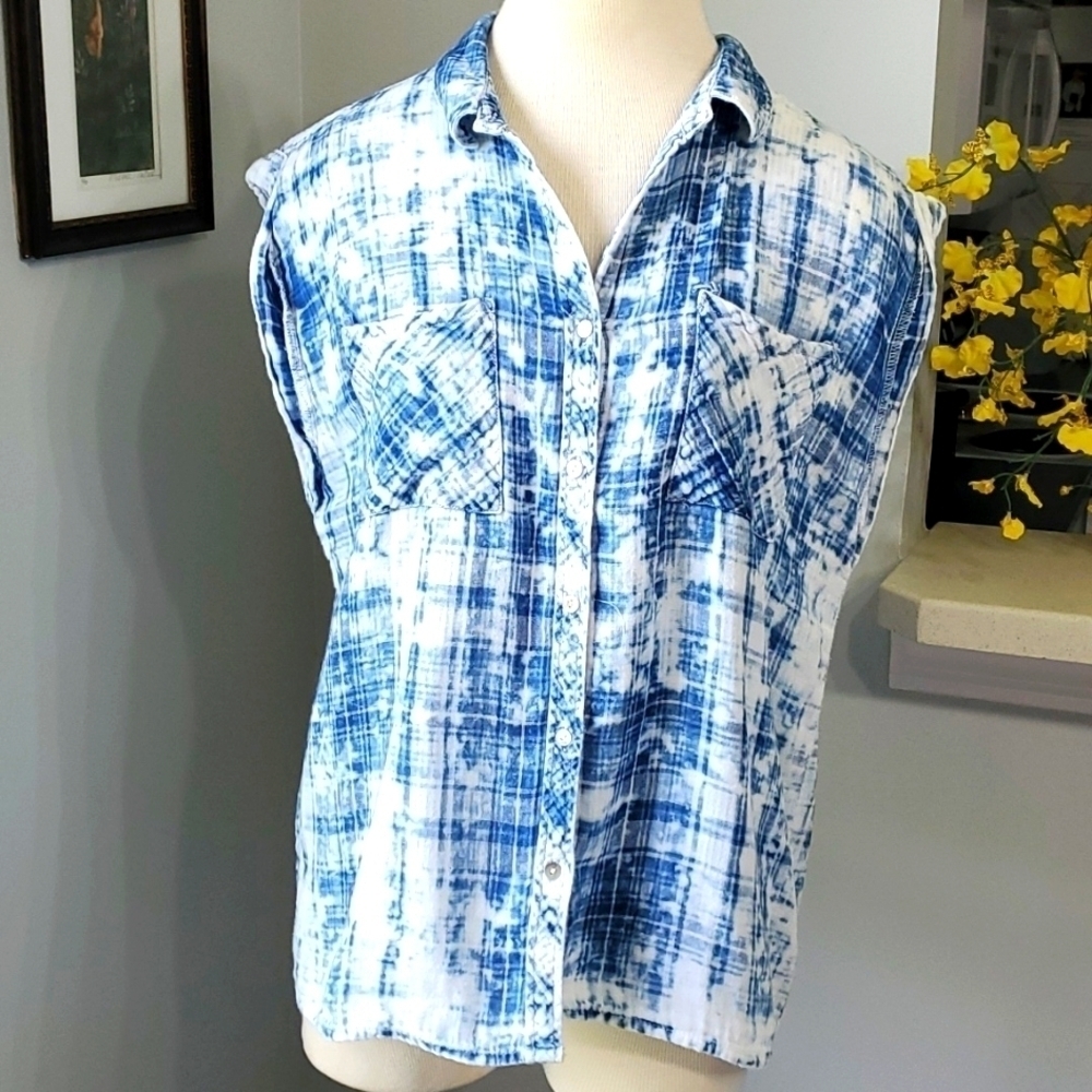 Tie dye hippie style comy top. By Love Fire. Blue/white.‎ Size large. Great cond